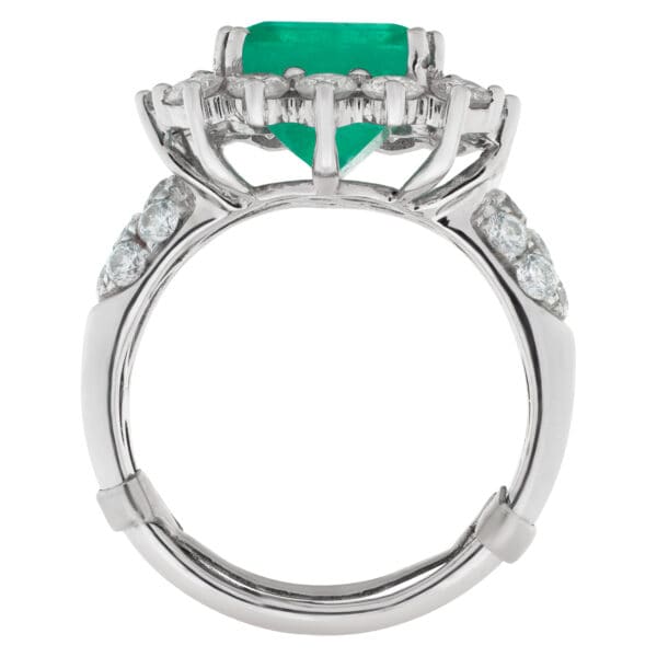 Emerald and diamond ring in 18k white gold