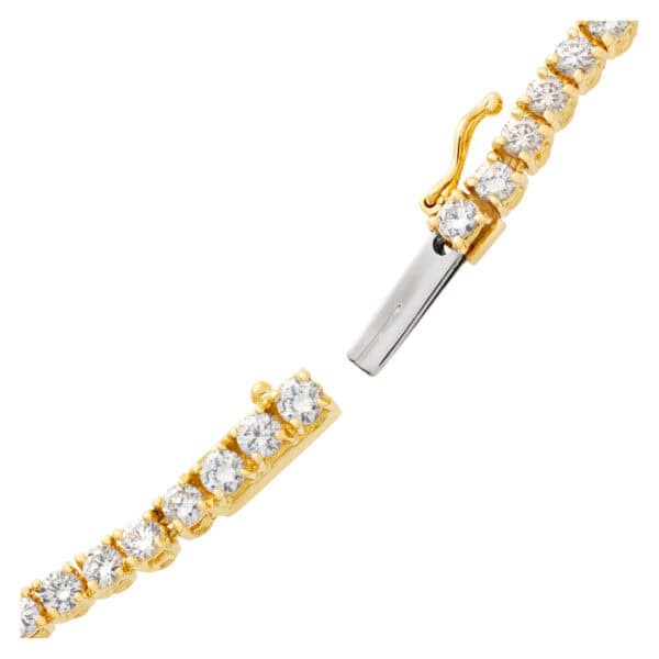 Sparkling diamond necklace with over 8 carats full cut round brlliant diamonds set in 18K yellow gold