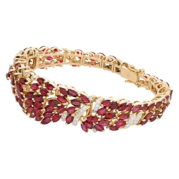 Diamond and ruby bracelet in  18k