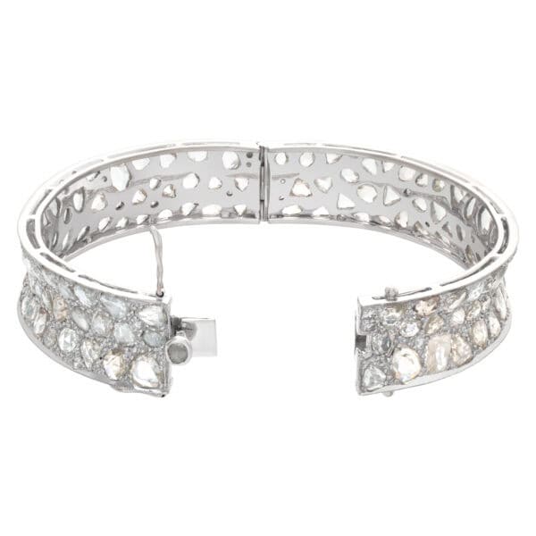 Bangle in 18k white gold with rose cut diamonds